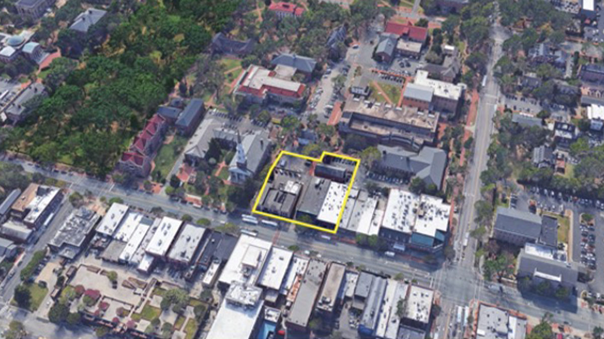 Aerial photo of Franklin Street, with the buildings around Porthole Alley outlined in yellow.