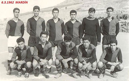 Mardin Lisesi high school soccer team in 1962. Aziz is the goal keeper (top row, 2nd from right).