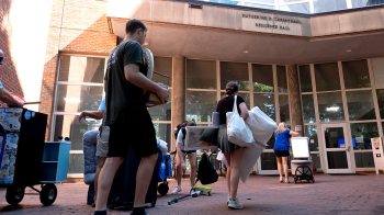 Students move into Carmichael Residence Hall