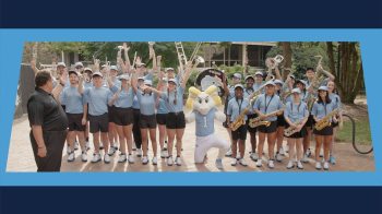 Carolina band poses with Rameses