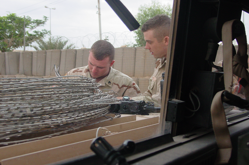 Ross Boyce talking with a fellow American soldier in Iraq