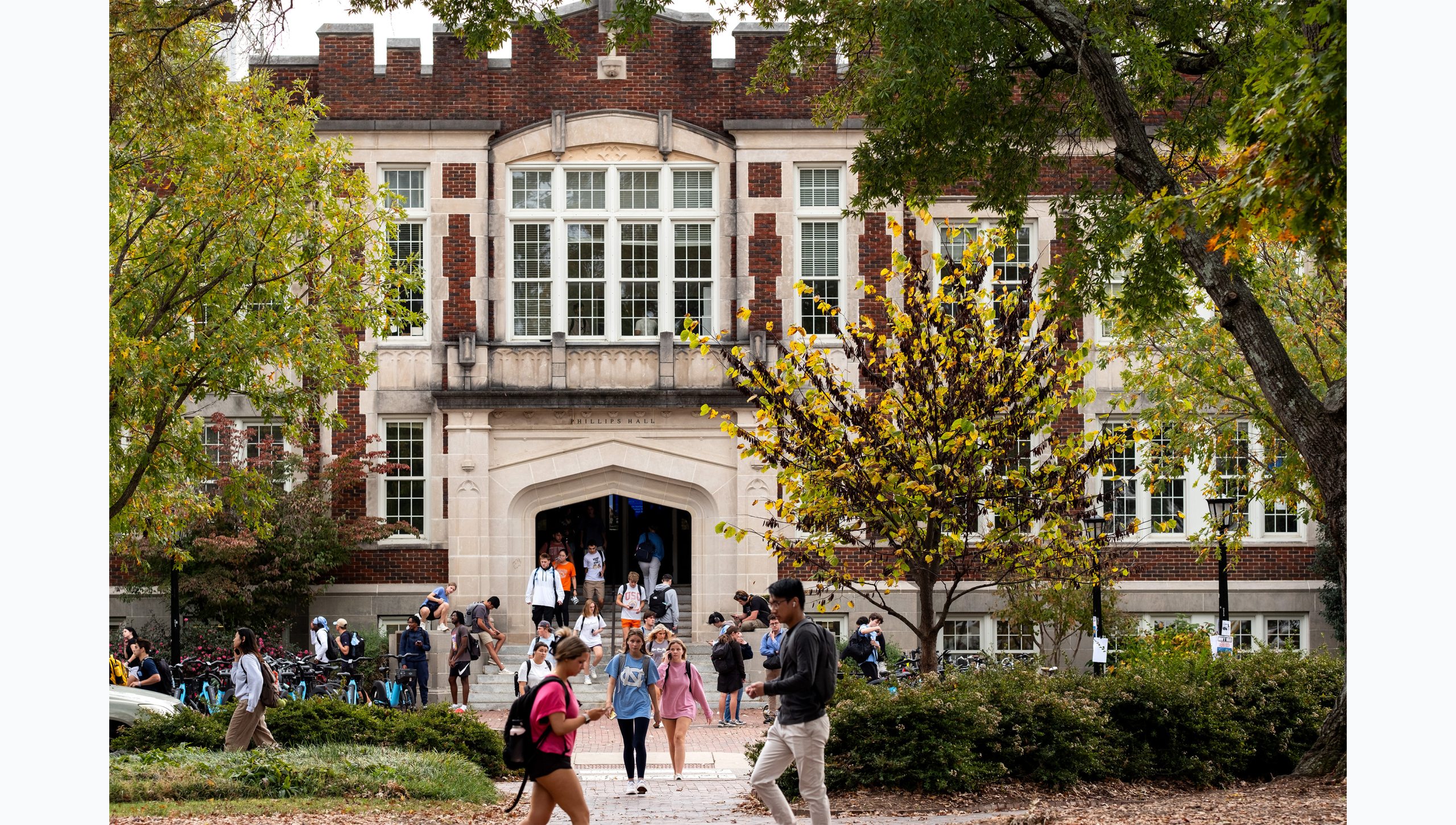 Students walking outside of Phillips Hall during a class change on the campus of UNC-Chapel Hill.